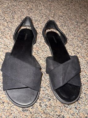 Black Crisscross Flat Sandals - Women